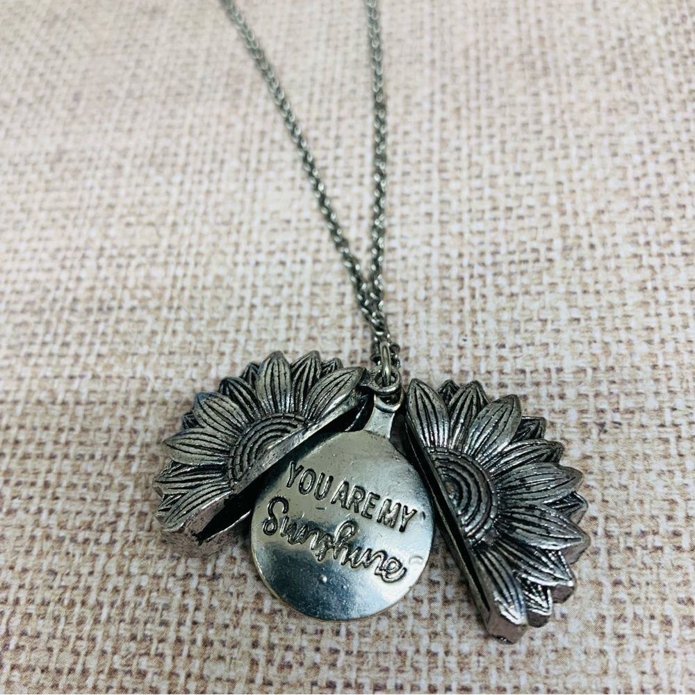 Silver You‎ Are My Sunshine Sunflower Necklace